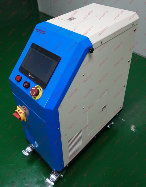 In-mold gate-cutting pressurization system
