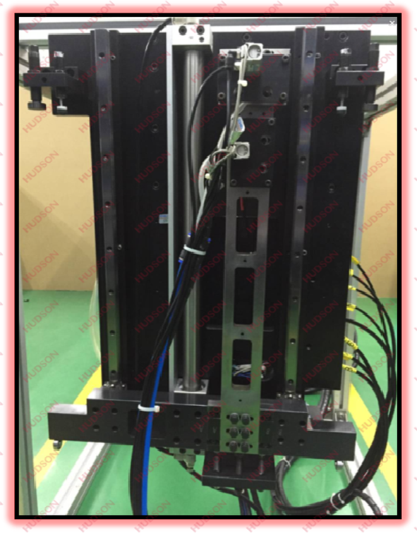 Automatic in-mold nail feeding