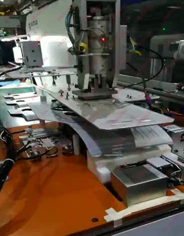 Automatic gate cut jigs